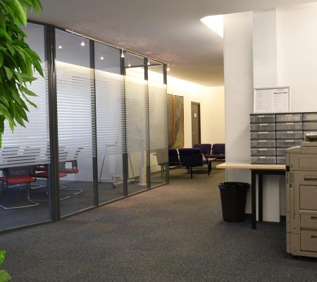 centre-athena-espace-bureaux-partages-vitre-01